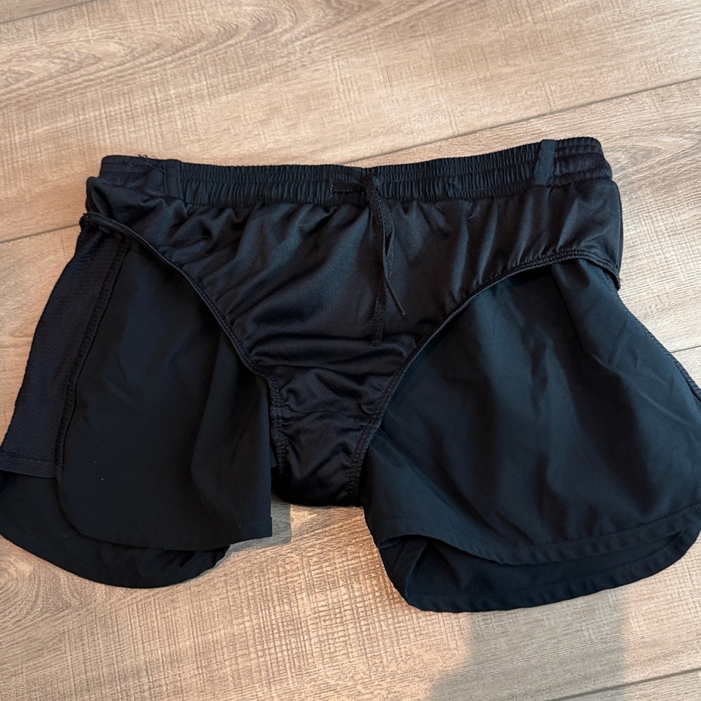 Black Under Armour Shorts with Built in Lining- Womens S - Picture 5 of 5